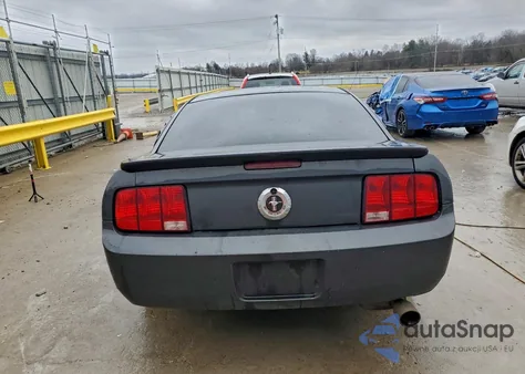 2007 Ford Mustang z USA, uszkodzony, nr VIN 1ZVHT80N275242772